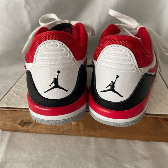 Nike Air Jordan Low Top Legacy 312 Sneaker Youth White/Black/Gym Red Size 13C - Picture 3 of 10